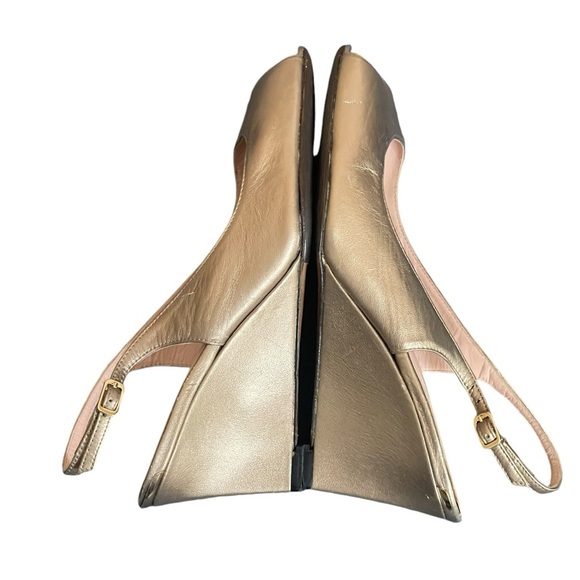 Stuart Weitzman Metallic Gold Leather Peep
Toe Wedge Sandals Size 7.5M - Picture 8 of 13